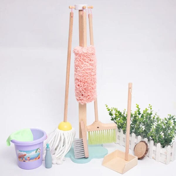 Wholesale Wooden Pretend Play Toys Cleaning Set for Kids Broom and Dustpan Montessori Educational Housekeeping Toy for Kids